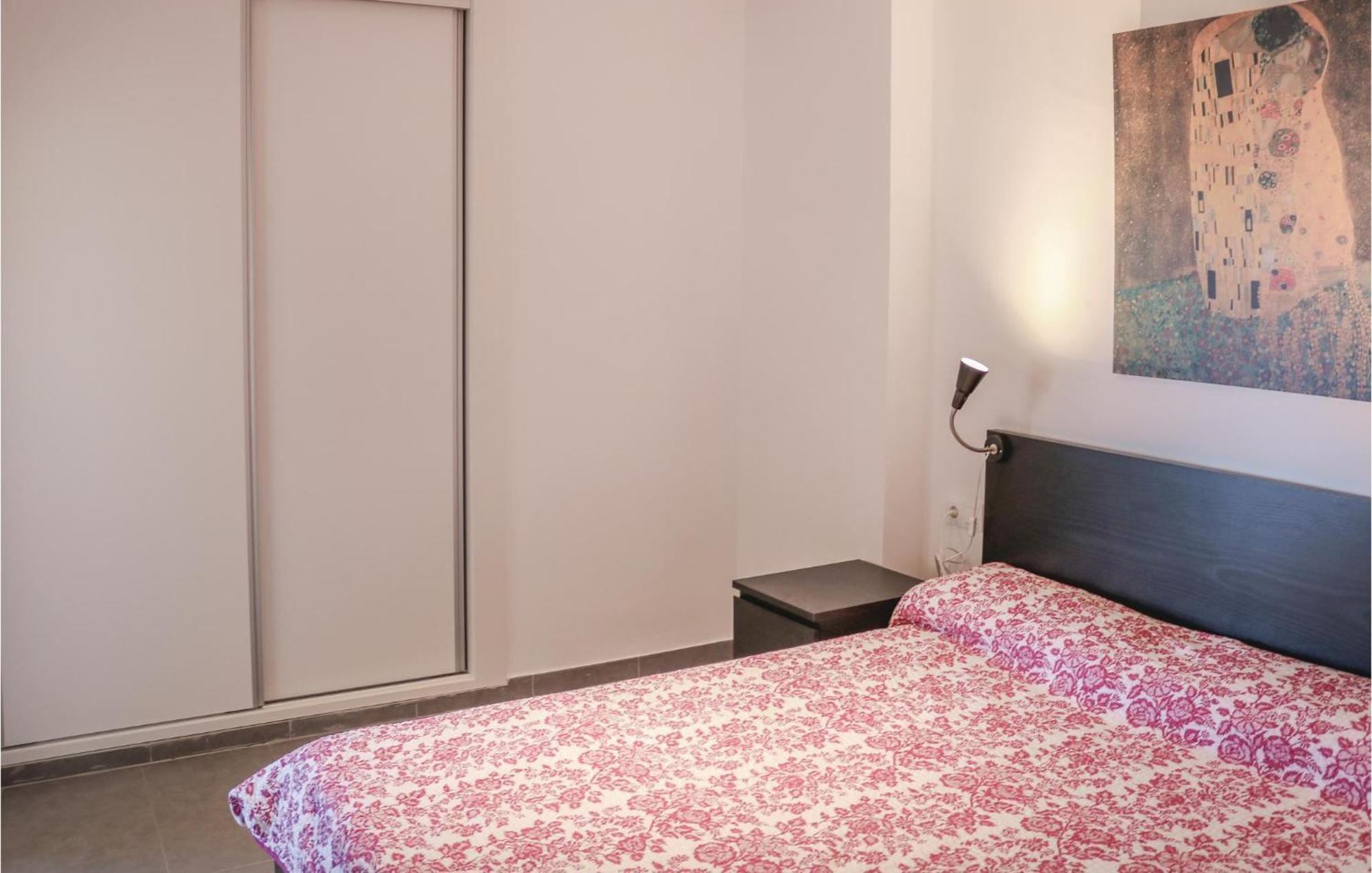 4 Bedroom Stunning Apartment In Málaga Exterior foto